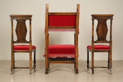Thron und Retro-Stil Stühle paar