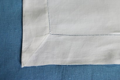 Detalle del bordado completo doble para fundas de almohada de hoja