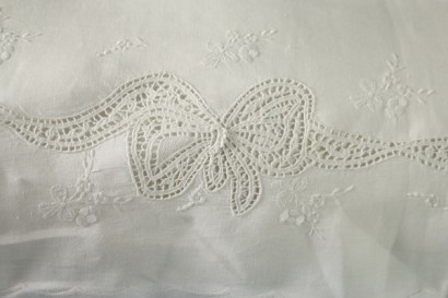 Hand embroidered pillowcases Sheet with embroidery detail