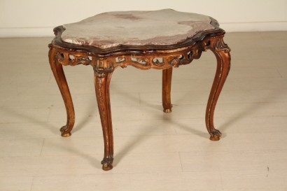 Baroque-style coffee table