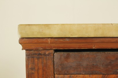 Table de chevet particulier répertoire avec dessus de marbre avec embellissement