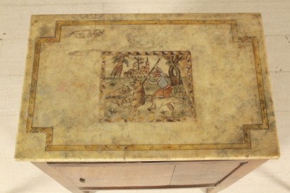 Table de chevet particulier répertoire avec dessus de marbre avec embellissement