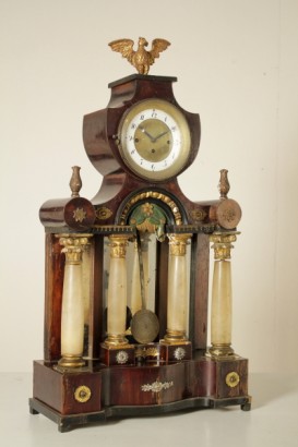 Table clock in the shape of temple with columns