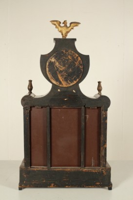 Particular table clock in the shape of temple with columns