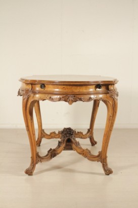 Mesa de estilo barroco particular