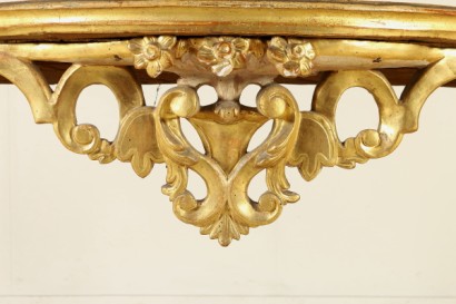 Particular Golden and lacquered console table