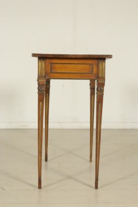 Tavolino in stile Neoclassico - lato