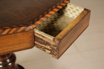 Tavolino decagonale intarsiato - particolare