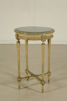 Neoclassical style lounge-round coffee table