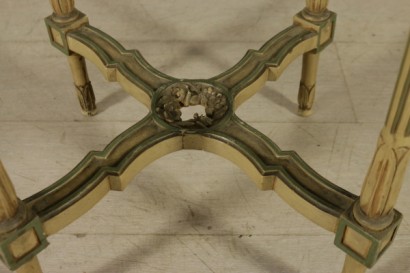 Neoclassical style lounge-particular round coffee table