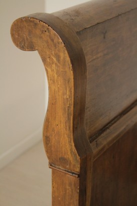 Sleigh bed-detail