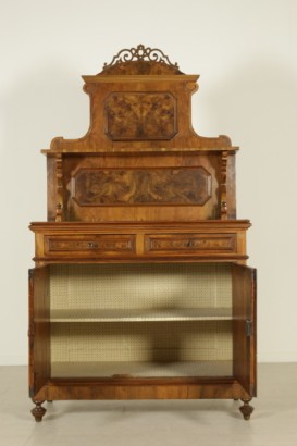 Sideboard with plate-Interior