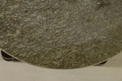 Gueridón con plan de mármol-detalle