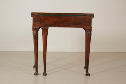 Baroque game table-side
