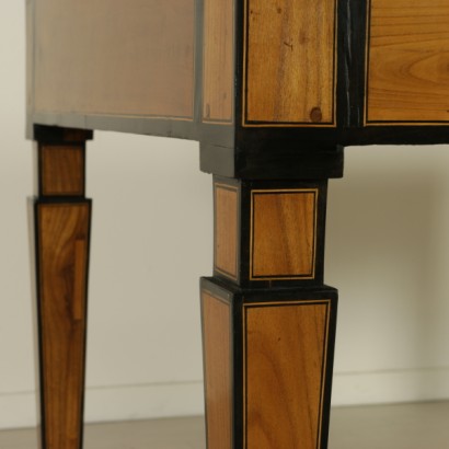 Neoklassische Tisch mit Ebenholz-detail