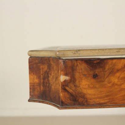 Table basse avec pierre sculpté-détail