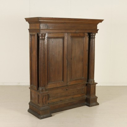Cabinet-cabinet with two doors