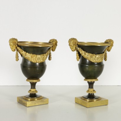 Paire de vases de bronze