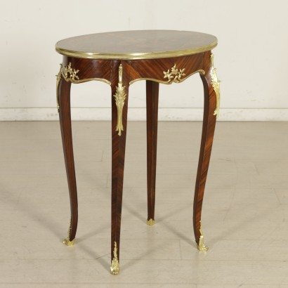 Table ovale avec bronze et marqueterie-détail