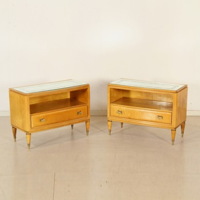 tables de chevet, années 50, bois plaqué, érable, verre miroir, décorées, laiton, #modernité, #meubles