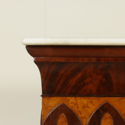 Neo-Gothic parietal table-detail