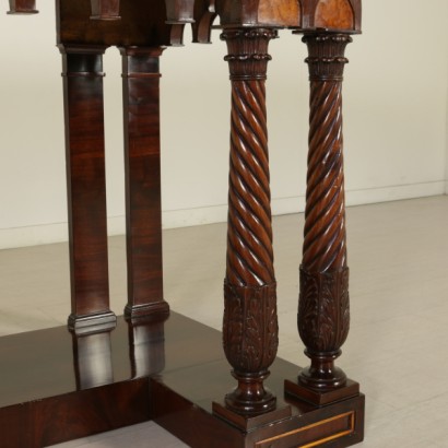 Neo-gotischen parietalen Tisch-detail
