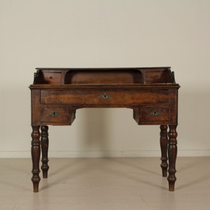Writing table from half ' 800