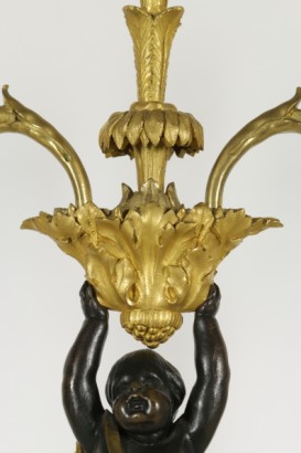 Par de candelabros-detalle de tres luces de Louis XVI importante