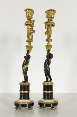 Coppia di importanti candelieri Luigi XVI a tre luci - particolare