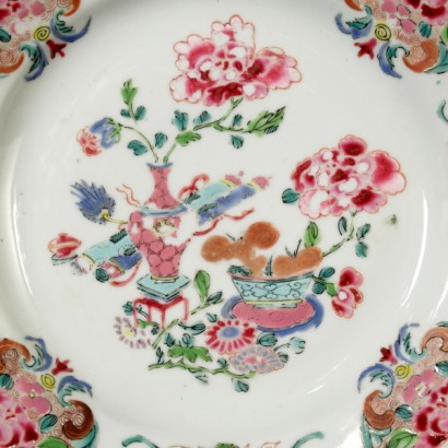 Sei piatti "famille rose" in porcellana cinese - particolare