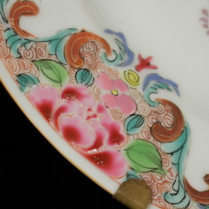Sei piatti "famille rose" in porcellana cinese - particolare
