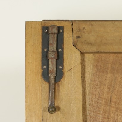 Cabinet in walnut - detail