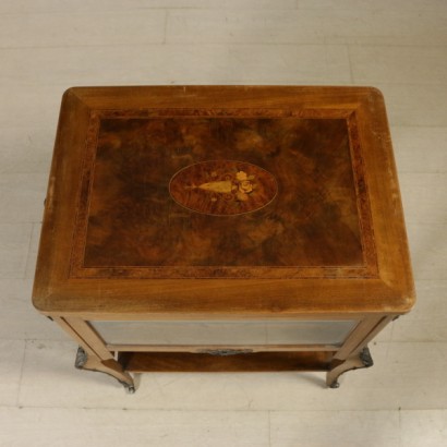 table basse, table d'exposition, table basse antique, table basse antique, vitrine antique, vitrine d'antiquités, table basse en noyer, table basse 900, table basse du début des années 900, table basse du début des années 1900, table basse du début des années 1900, vitrine 900, début des années 1900 vitrine, début des années 1900 vitrine, meubles anciens, meubles anciens, meubles anciens, meubles anciens, meubles anciens, meubles anciens, table avec plateau, {* $ 0 $ *}, anticonline