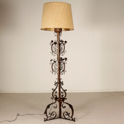 {* $ 0 $ *}, Stehlampe, schmiedeeiserne Lampe, Eisenlampe, schmiedeeiserne Stehlampe, 900er Lampe, erste Hälfte 1900 Lampe, frühe 1900er Jahre Lampe, Papierlampenschirm