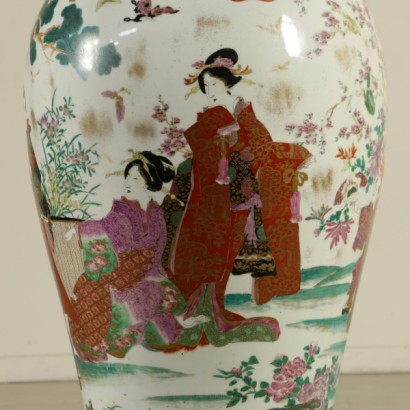 Antique vase, japanese pedestal - detail