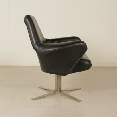 Armchair by Giulio Moscatelli - side