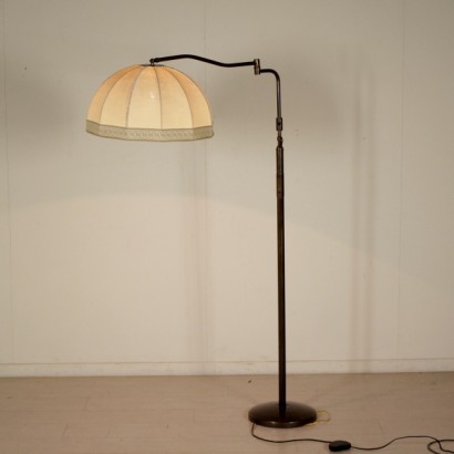 {* $ 0 $ *}, lampadaire, lampe 900, lampe milieu des années 1900, lampe en laiton, base en laiton, structure en laiton, abat-jour en tissu