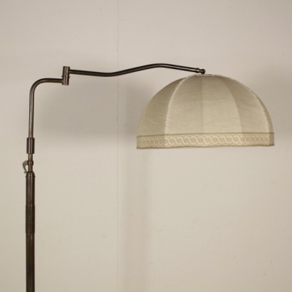 {* $ 0 $ *}, lampadaire, lampe 900, lampe milieu des années 1900, lampe en laiton, base en laiton, structure en laiton, abat-jour en tissu