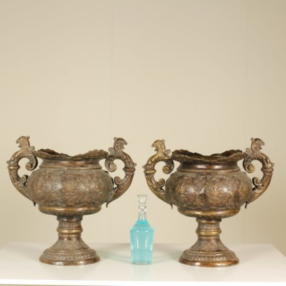 {* $ 0 $ *}, pair of bronze vases, bronze vases, antique bronzes, antique vases, 900 vases, 900 bronze vases, decorated vases, antique bronze vases, antique vases