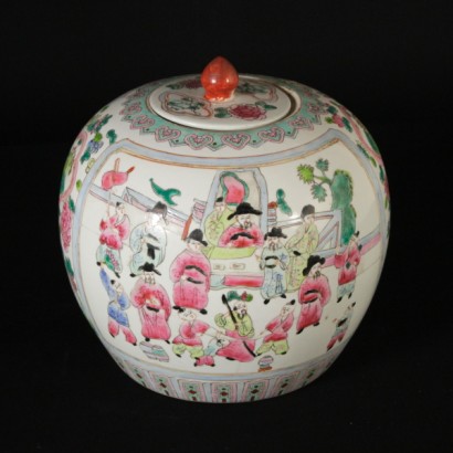 {* $ 0 $ *}, potiche in porcelain, potiche with oriental decorations, potiche with vegetable and animal decorations, potiche with all-round decorations, potiche depicting court scenes, porcelain vase, vase with oriental decorations, vase with decorations plant and animal character, vase with all-round decorations, vase depicting court scenes, Chinese vase, vase from the 1900s, vase from the second half of the 1900s, vase from the end of the 1900s