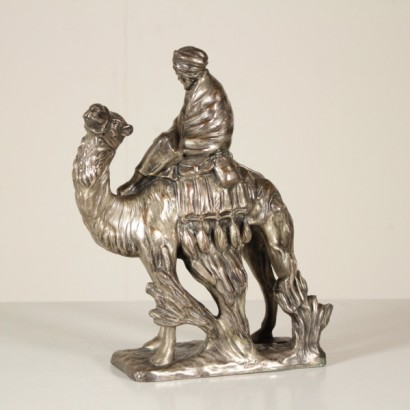 {* $ 0 $ *}, Terrakotta-Statuette, Statuette mit orientalischem Motiv, Statuette in Silberfolie, Statuette M. Fabris, Statuette von 1900