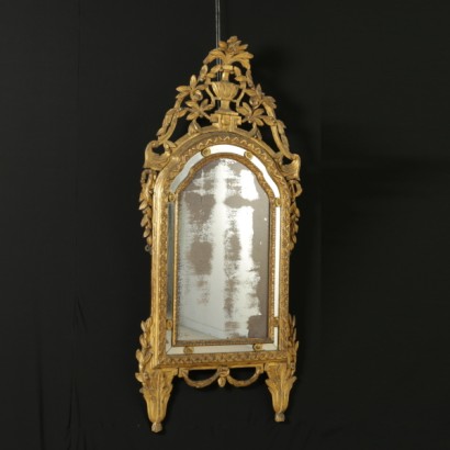 Miroir doré de style néoclassique