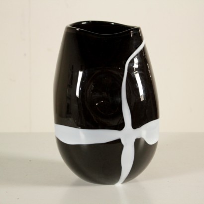 di mano in mano, vaso in vetro, vaso bicolore, vaso policromatico, vaso anni 80, vaso del 900, vaso del novecento, vaso di design, vaso vintage, vaso italiano, vaso nero e bianco