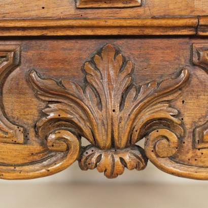Console carved - detail
