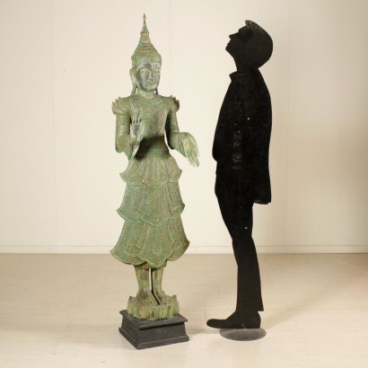 Proportions of Buddha in lacquered wood