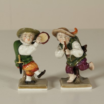 Pair of figurines
