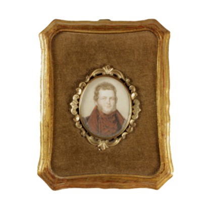 Brooch with portrait male