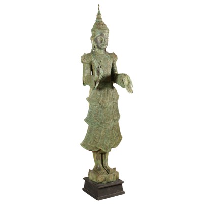 Buddha aus lackiertem holz