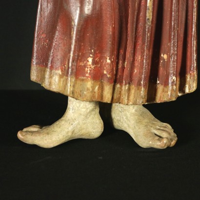 Figure sculptée avec cadre de portail