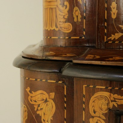 Dutch Cupboard with Shelf - detail